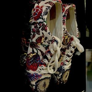 Tory Burch Satin beaded 7B worn once. Original price $298